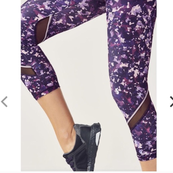 NWT Fabletics Debbie Reflective Capri - Picture 3 of 6